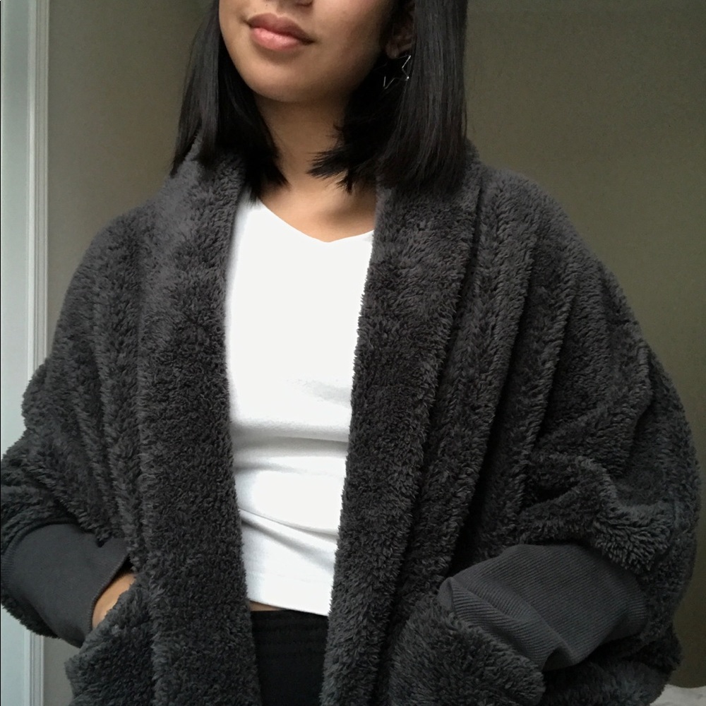 GORGEOUS OVERSIZED GREY FLEECE CARDIGAN